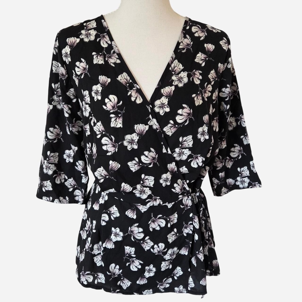 Sienna Sky Boho Chic Floral Wrap Top Black White Gray Size S